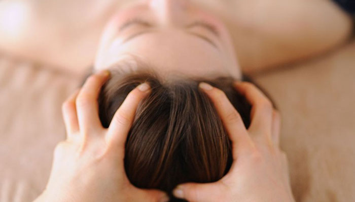 Head massage at Salon HILO Natural Beauty