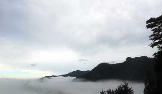 梅雨の空